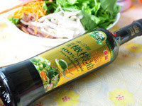 備料:【【泰山橄欖油】備用，將芹菜葉、杏鮑菇、紅蘿蔔、黑木耳切細絲